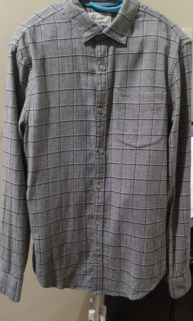 Penguin Original Long Sleeves (Category: Formal Shirts) located in Mandaluyong City. Submitted by japs2 (Listing ID 1236191997, Image 2). Description: Original Penguin Long sleeves polo Flannel gray W 19inches, L 30inches Size per tag: small heritage slim fit RFS: small for me Never been used With paper bag Mandaluyong area.