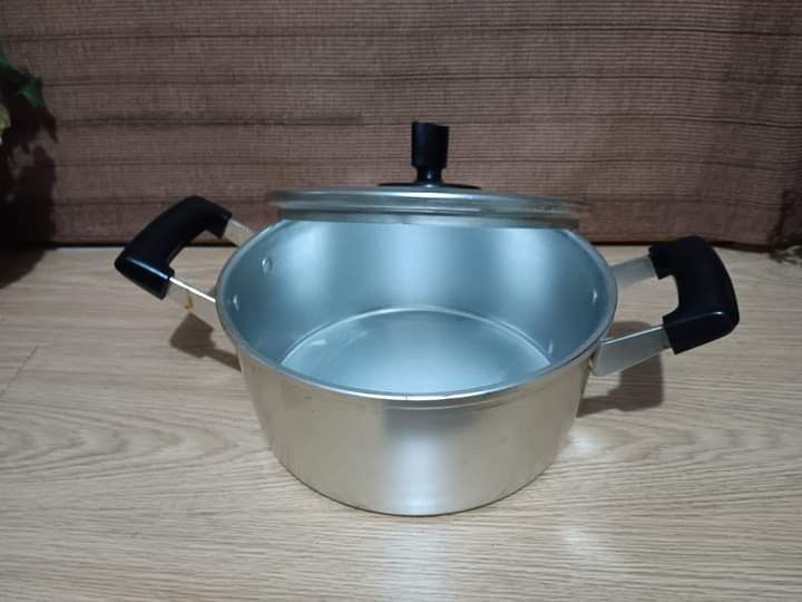 Php400 only, Japan Casserole 9 inches diameter, 4 inches deep (Category: Cookware & Accessories) located in Mandaluyong City. Submitted by Storage_Warrior (Listing ID 1236159687, Image 3). Description: Php400 only, Japan Casserole 9 inches diameter, 4 inches deep.