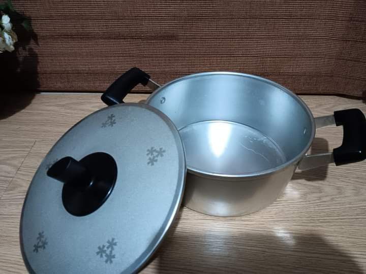 Php400 only, Japan Casserole 9 inches diameter, 4 inches deep (Category: Cookware & Accessories) located in Mandaluyong City. Submitted by Storage_Warrior (Listing ID 1236159687, Image 2). Description: Php400 only, Japan Casserole 9 inches diameter, 4 inches deep.