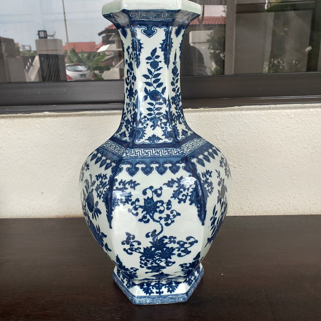 Qing dynasty Chenlong mark B n W ceramic hexagonal vase 39cm high 