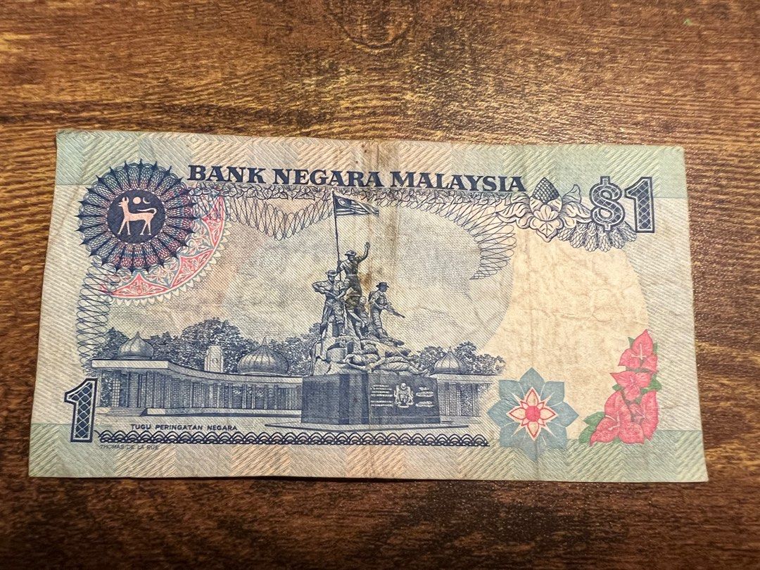 RM 1 Old Note (Category: Currency) located in Johor Bahru. Submitted by justus2018 (Listing ID 1236182113, Image 2). Description: In good condition, sealed and well kept. Self Collect at AEON Jusco Bukit Indah..