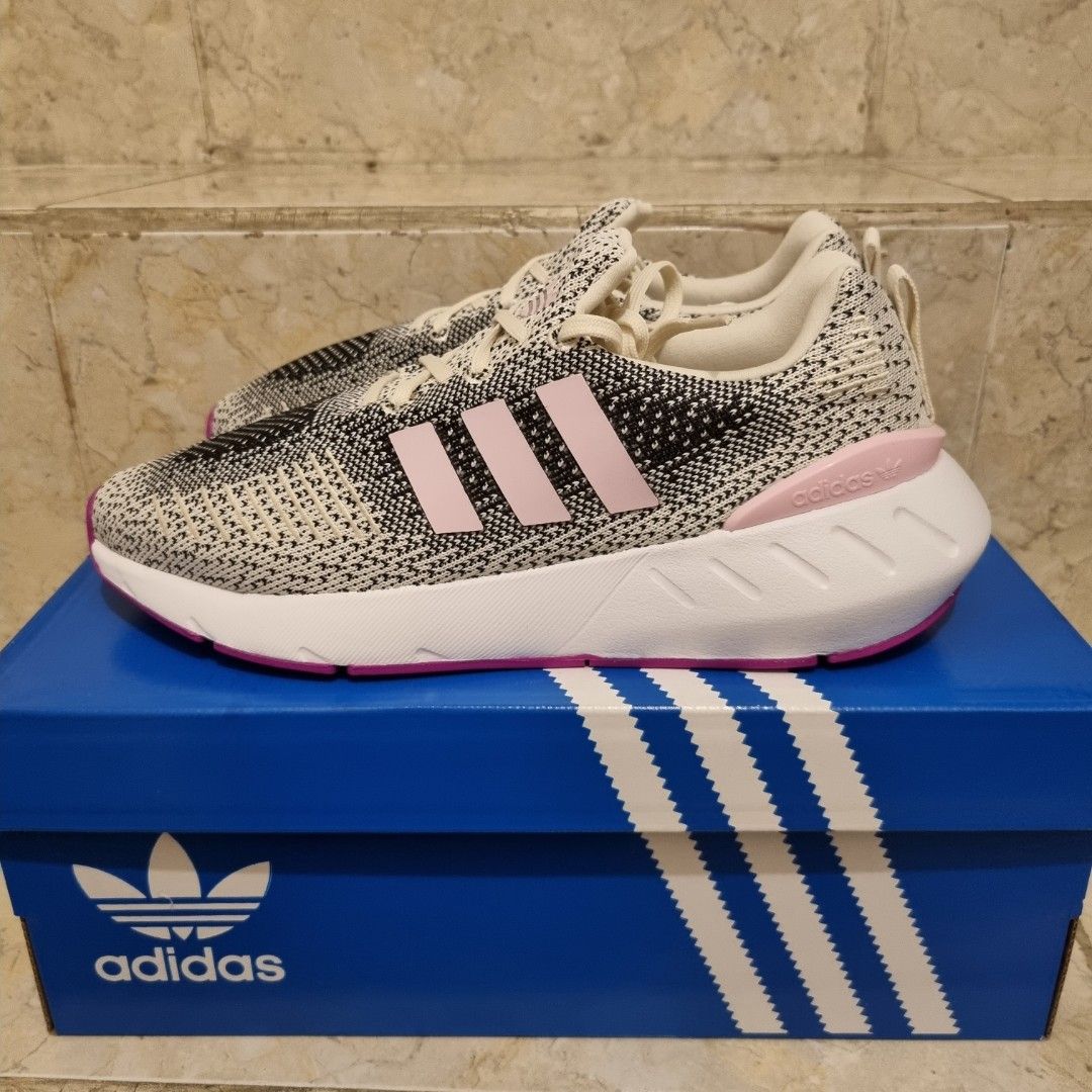 Adidas Swift Run 22 W original NEW, Fesyen Wanita, Sepatu di Carousell