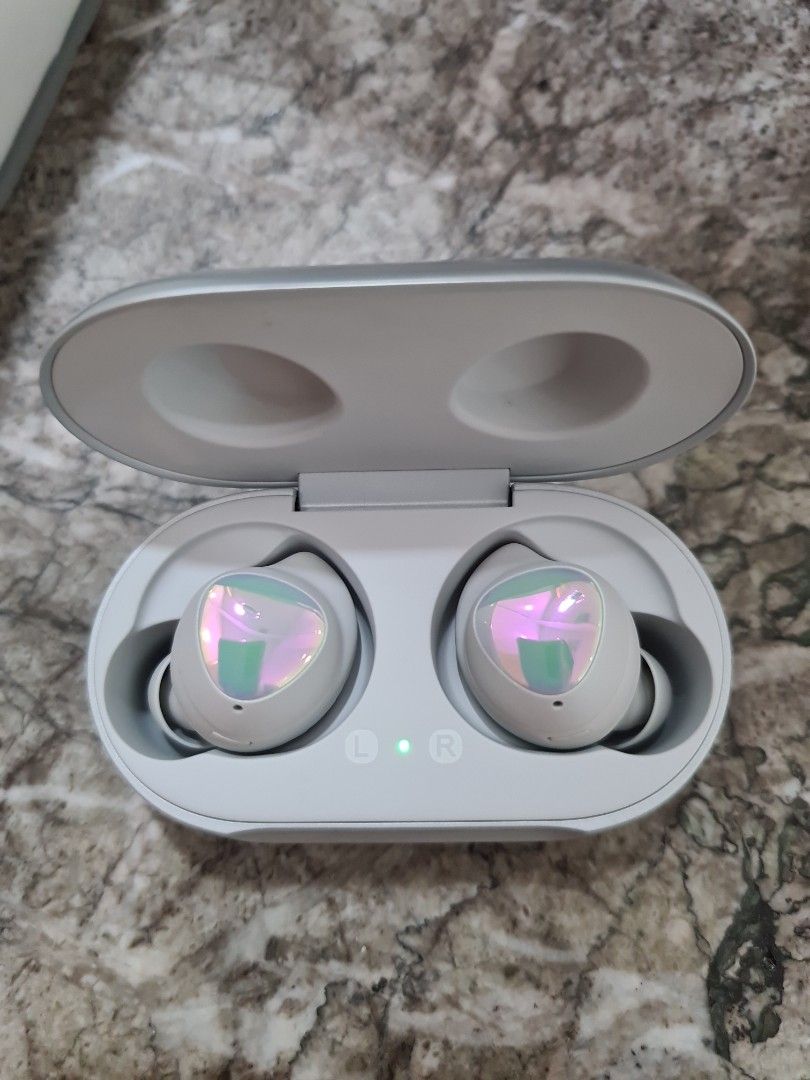 Samsung aura glow earbuds 2025