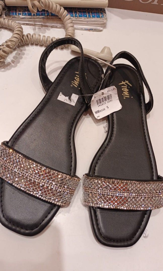 Sepatu sandal payless