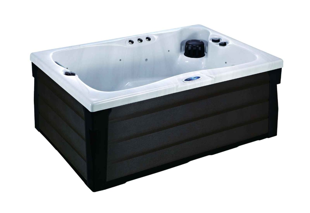 SH Outdoor Jacuzzi good with 2 sitting and 1 lounge Model 807 on Carousell