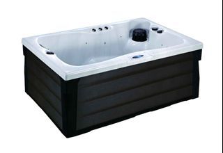 SH Outdoor Jacuzzi good with 2 sitting and 1 lounge Model 807