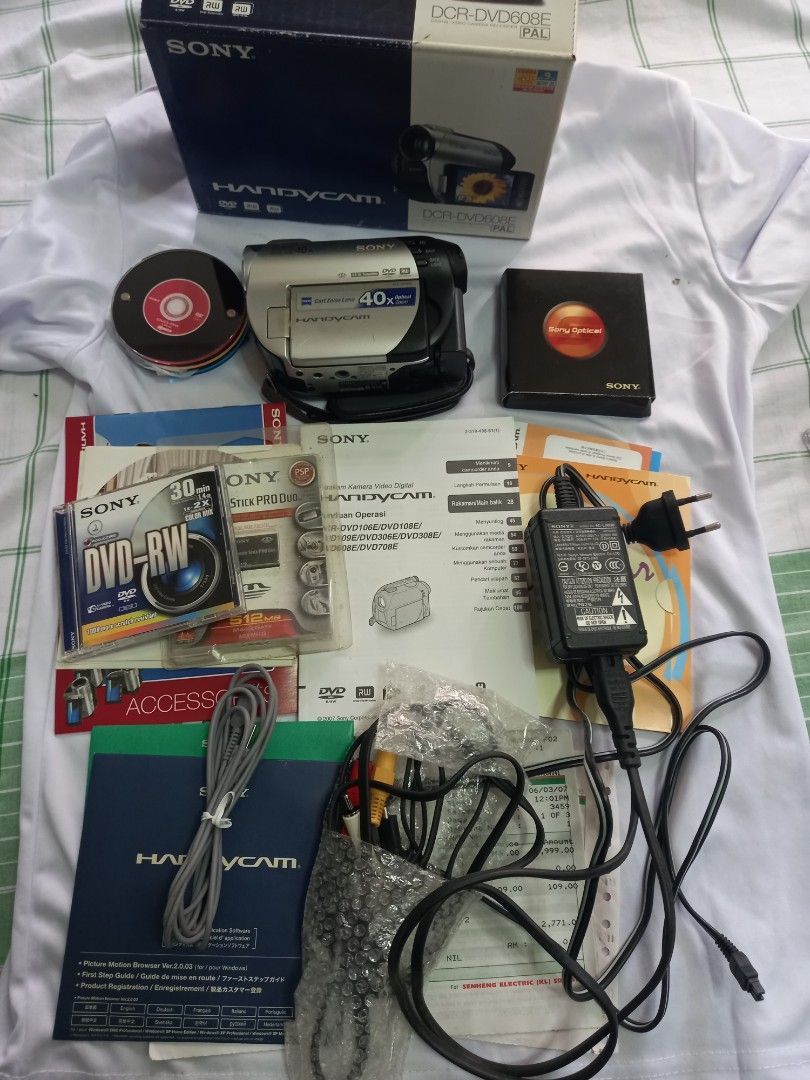 Sony Handycam DCR DVD608E 40x optical with memory stick Cannot record