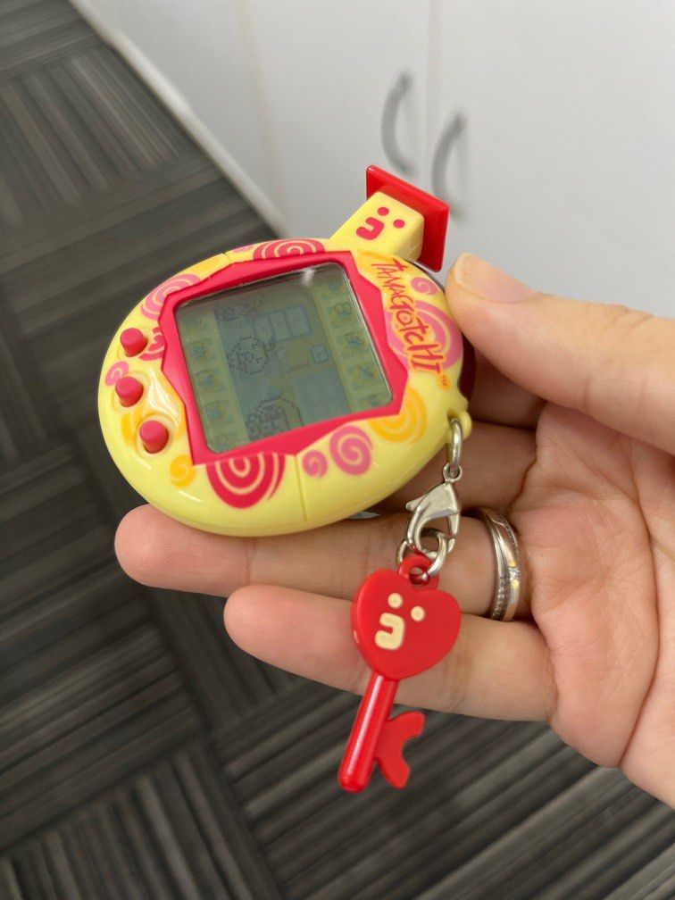 Tamagotchi V5, Hobbies & Toys, Toys & Games on Carousell