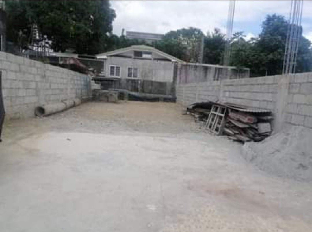 Vacant lot with gate (Category: Lot) located in Manila. Submitted by chls21 (Listing ID 1236112854, Image 3). Description: 150sqm clean lot with gate. ideal for small business parking lot future projects warehouse with meralco meter. water submeter can be organized. long term or medium long term lease only. negotiable upon viewing..