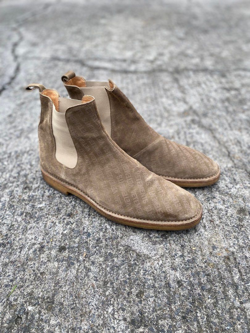 Vetements Logo Embossed Chelsea Boots Men s Fashion Footwear
