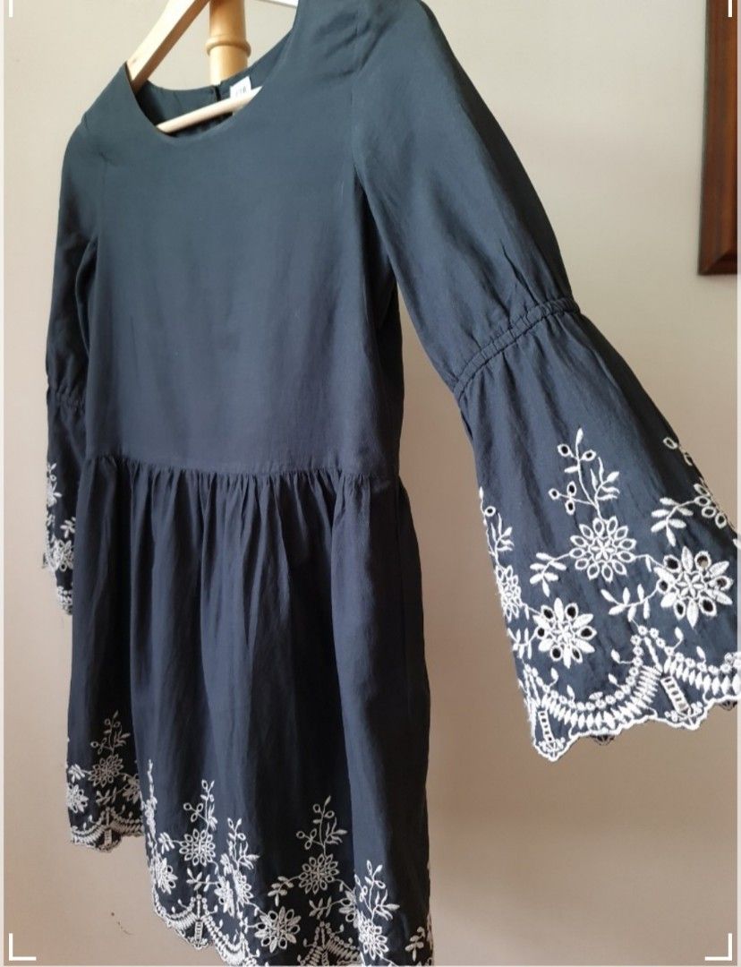 Gap top embroidered dress