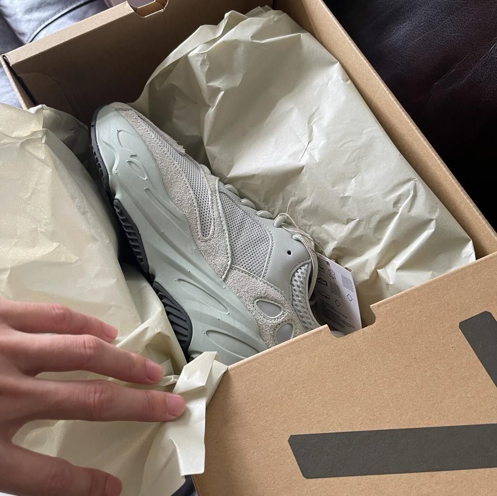 Adidas yeezy 700 clearance salt on feet