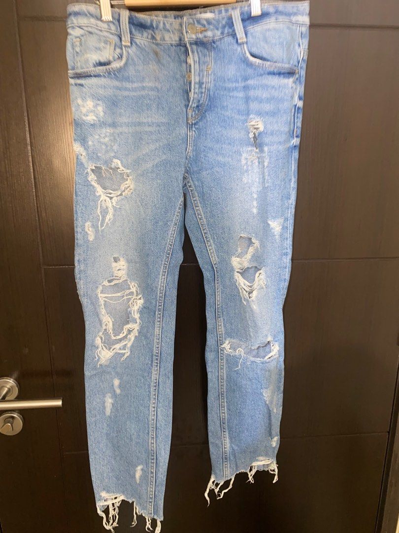 Zara Mid Waisted Distressed Jeans (Category: Jeans) located in Cavite. Submitted by mocksteals (Listing ID 1236080731, Image 1). Description: - Negotiable - Original - Not thrifted - Flaws are in the last picture due to storage.