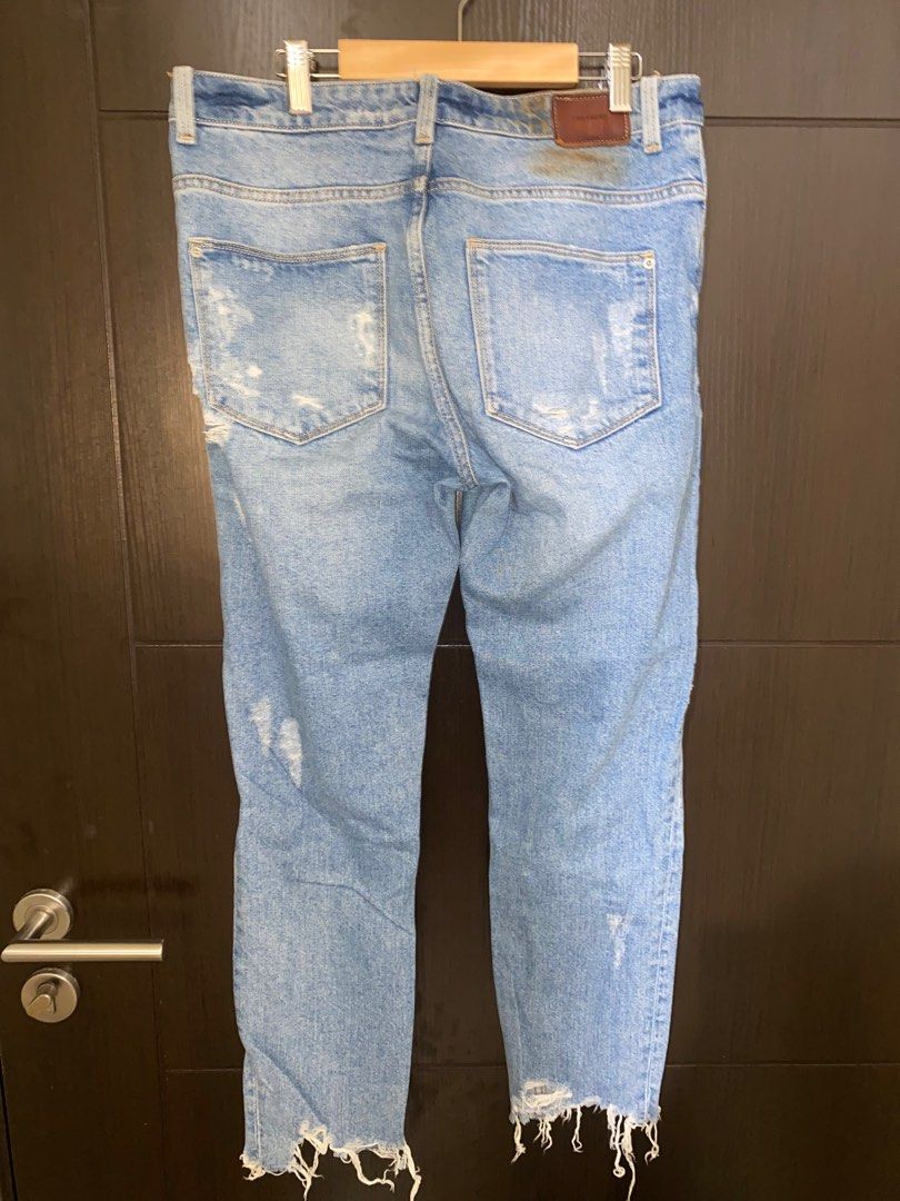 Zara Mid Waisted Distressed Jeans (Category: Jeans) located in Cavite. Submitted by mocksteals (Listing ID 1236080731, Image 2). Description: - Negotiable - Original - Not thrifted - Flaws are in the last picture due to storage.