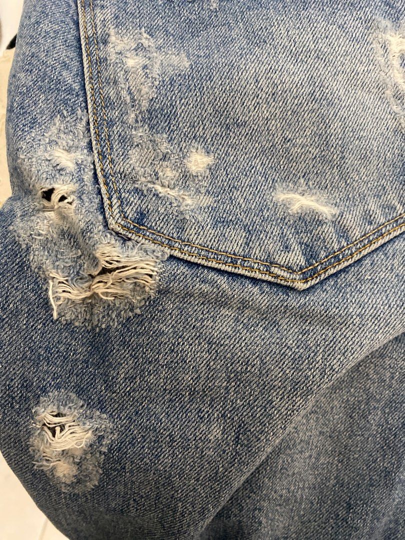 Zara Mid Waisted Distressed Jeans (Category: Jeans) located in Cavite. Submitted by mocksteals (Listing ID 1236080731, Image 3). Description: - Negotiable - Original - Not thrifted - Flaws are in the last picture due to storage.