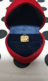 916 gold chanel Pre-owned bag/pandora charm 2.20g