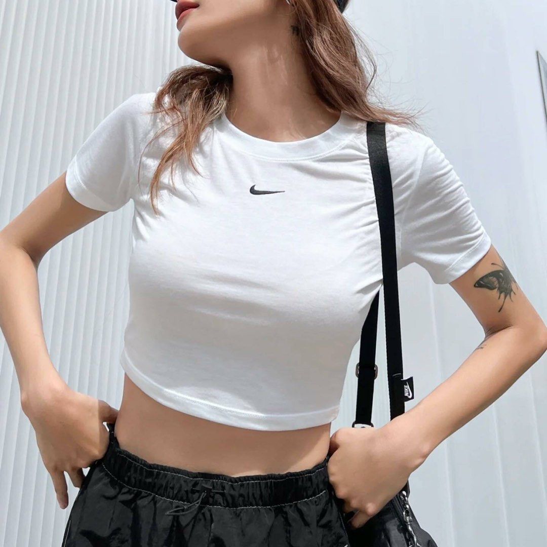 nike crop top t shirt