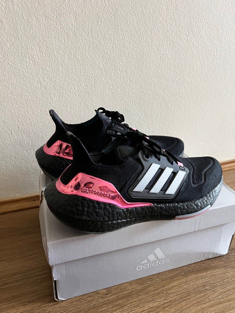 Black and pink ultra boost sales