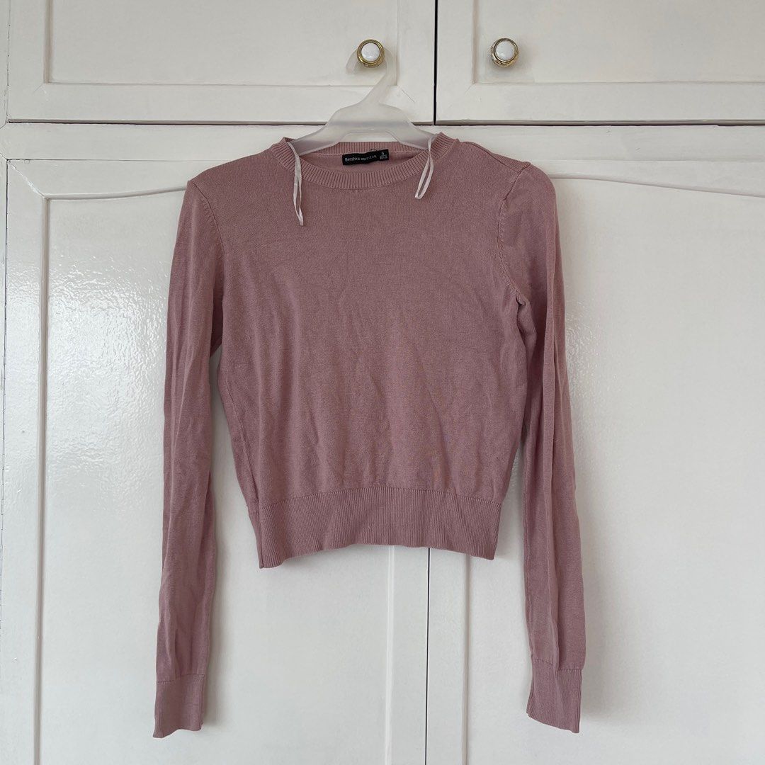 Bershka knit cropped sweater (Category: Longsleeves) located in Tanay. Submitted by __muted (Listing ID 1236412638, Image 1). Description: .
