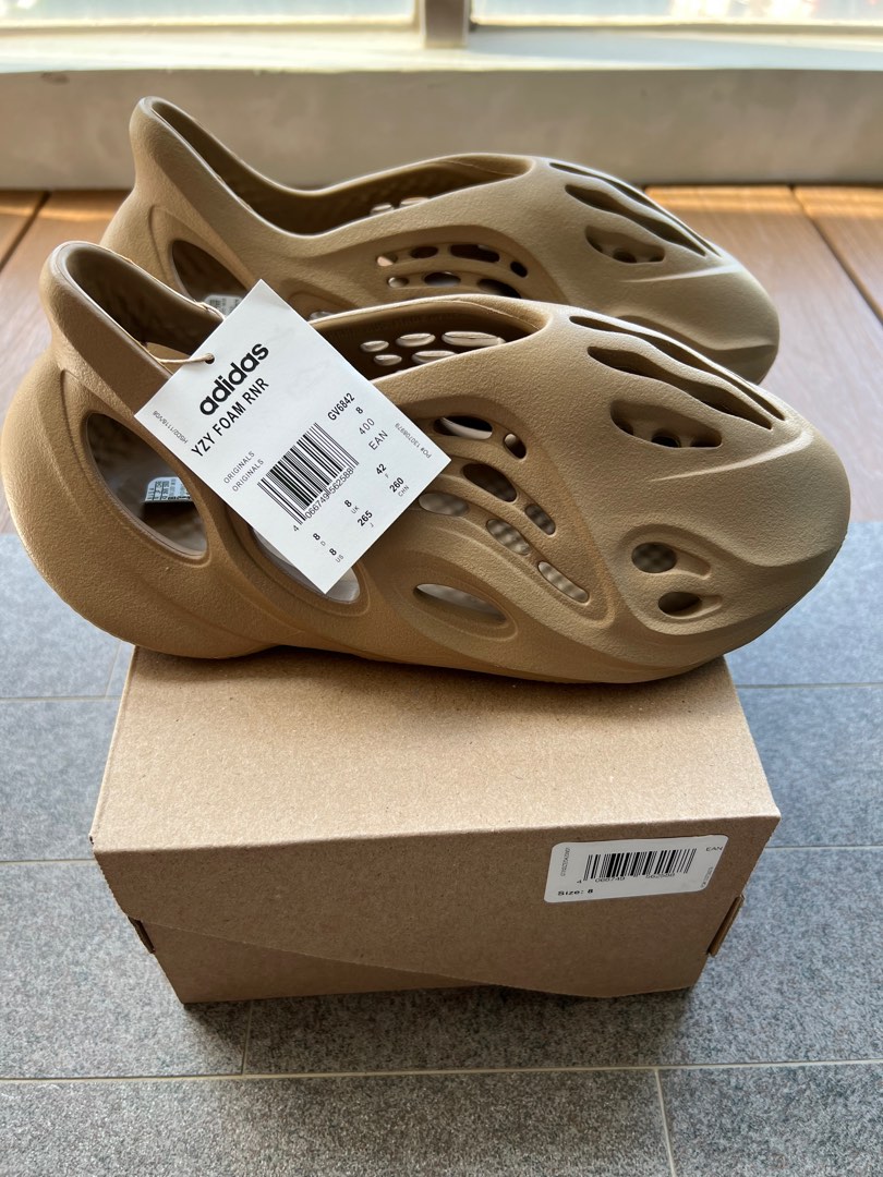 BNIB] Yeezy Foam Runner Clay Taupe, Men's Fashion, Footwear, Sneakers on  Carousell
