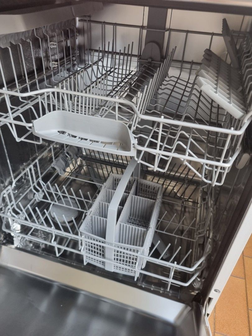 Bosch Silent Plus Dishwasher, TV & Home Appliances, Kitchen Appliances, Dishwasher on Carousell