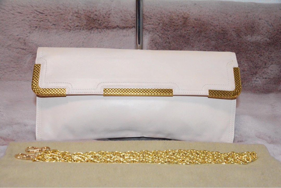 BOTTEGQ VENETTA CLUTCH CHAIN (Category: Luxury Bags & Wallets) located in Cagayan de Oro. Submitted by moiobsession (Listing ID 1236264248, Image 1). Description: Authentic With dustbag and original Bottega Chain.