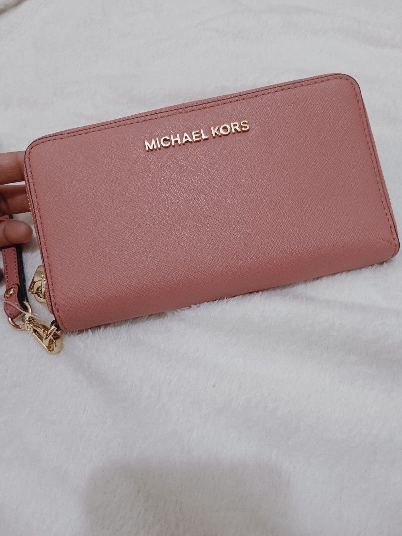 BRANDNEW mk wallet (Category: Luxury Bags & Wallets) located in Manila. Submitted by masterlei (Listing ID 1236284954, Image 2). Description: BRANDNEW with tag guaranteed authentic store bought in US selling below srp 3500 pesos loc manila.