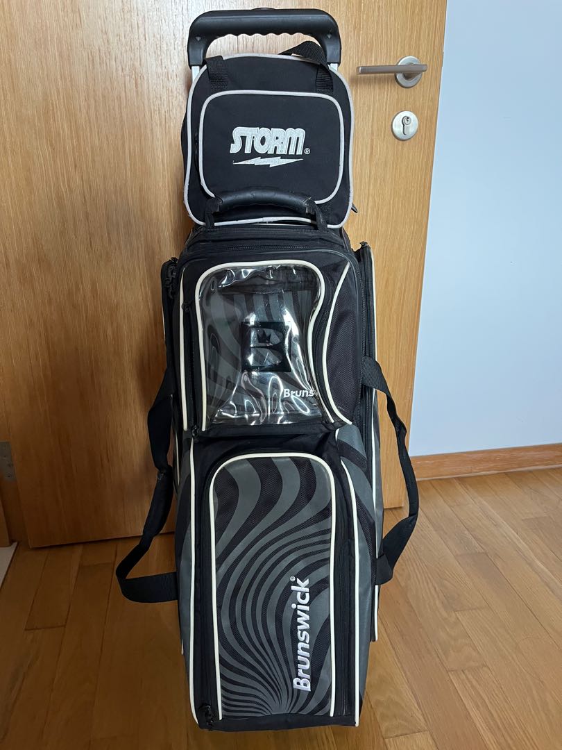 Brunswick 3 ball bowling roller bag, Sports Equipment, Sports & Games