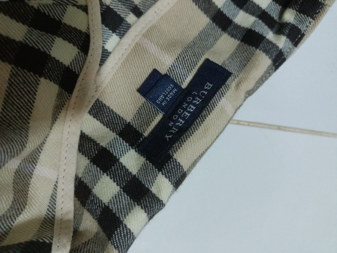Burberry store 182 skirt