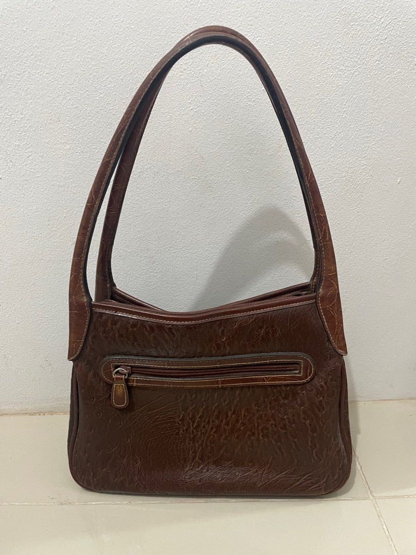 Carryland America Leather Shoulder Bag Women s Fashion Bags Wallets Shoulder Bags on Carousell