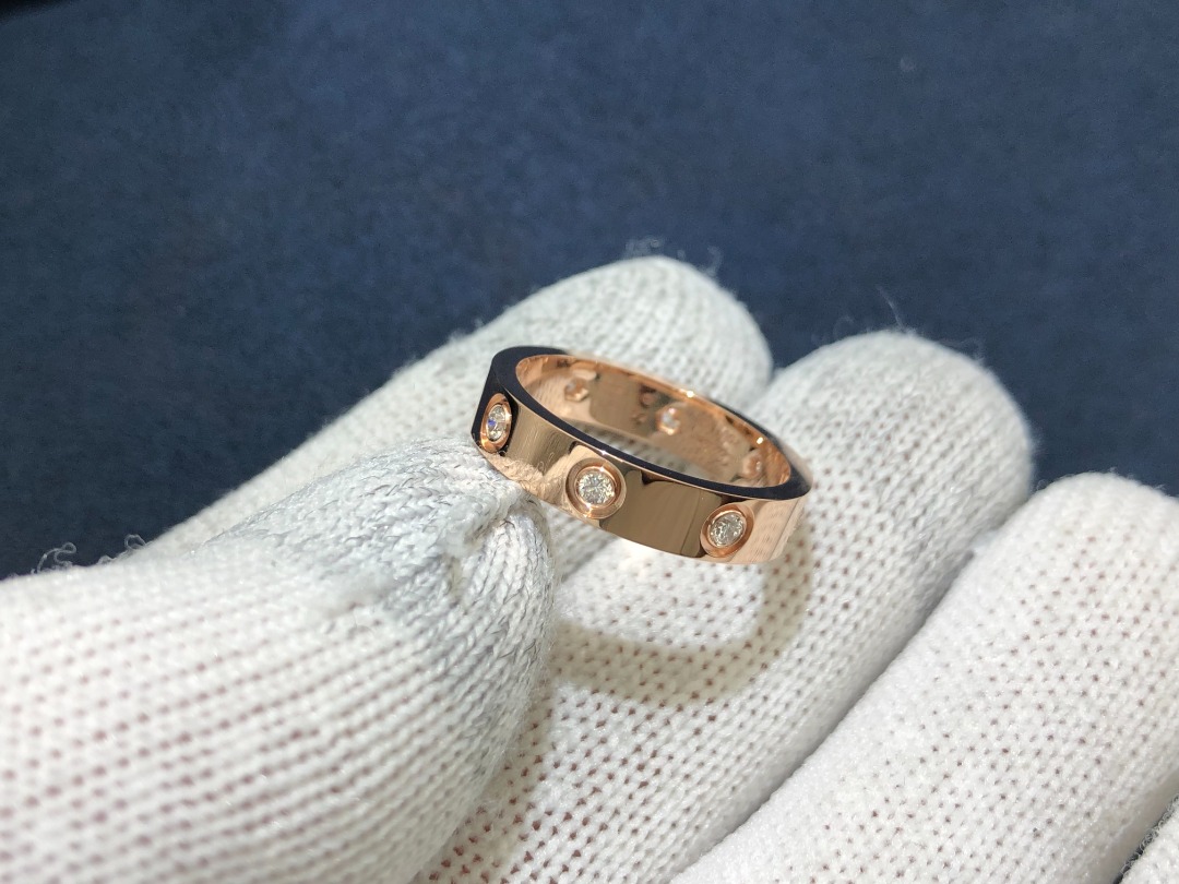 Cartier love ring one diamond shop