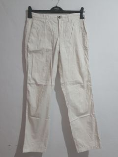 Celana putih katun chinos