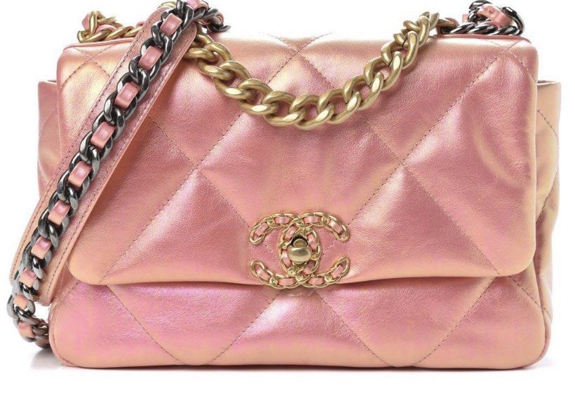 WHATS IN MY PINK CHANEL 19 BAG 