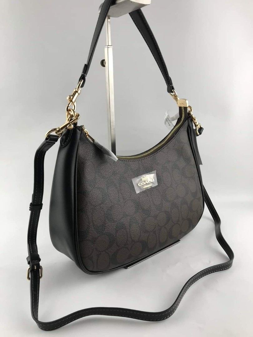 Coach Teri Hobo (Category: Luxury Bags & Wallets) located in Paranaque City. Submitted by aralofranco (Listing ID 1236260283, Image 2). Description: 2 way bag.