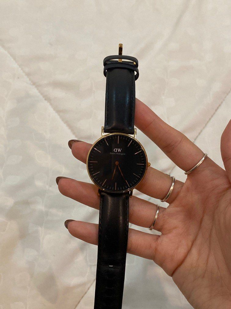 Daniel wellington best sale black leather watch