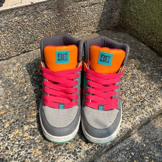 DC skate shoes