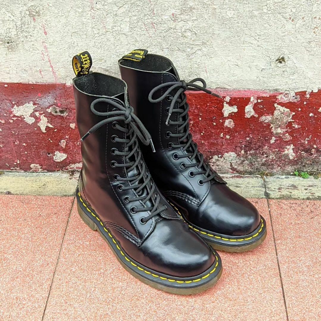 Dr. Martens 1490 Black Smooth MIV Fesyen Pria Sepatu Sepatu
