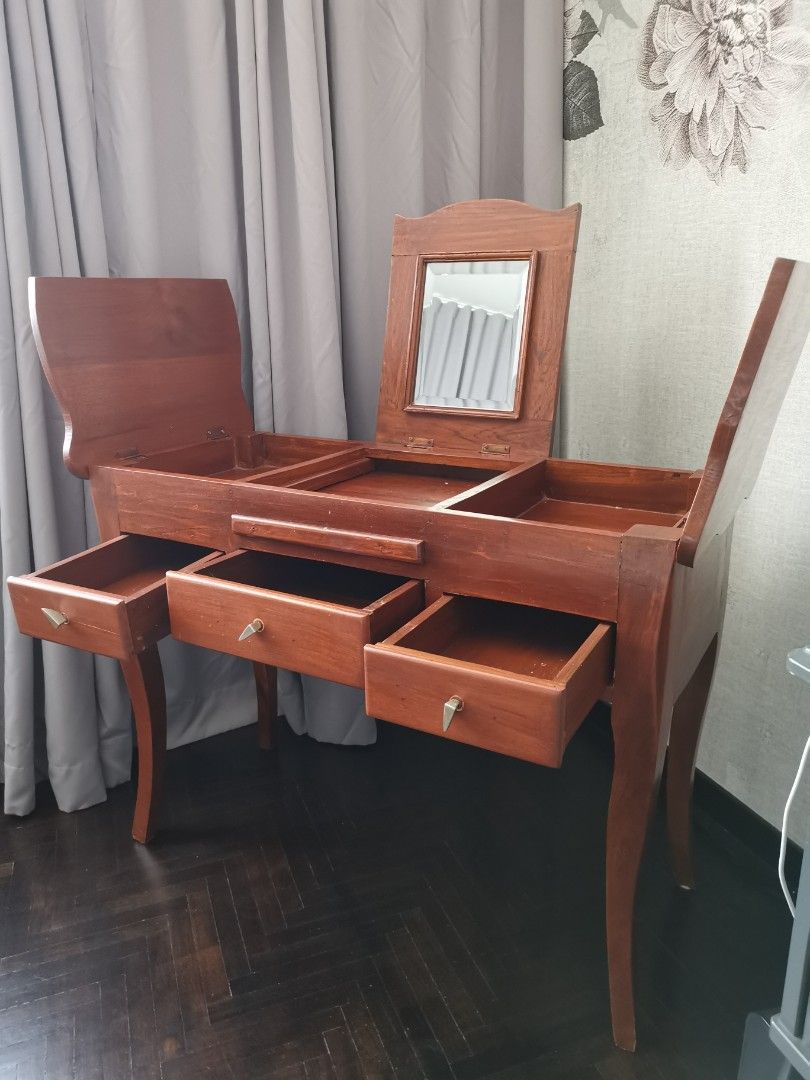 Dressing table (Category: Other Home Furniture) located in Singapore. Submitted by eochow (Listing ID 1236289686, Image 1). Description: .