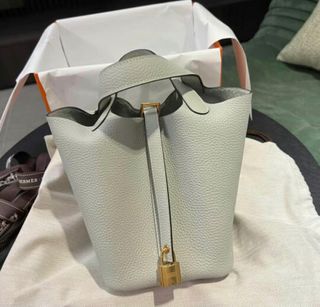 Hermès Mini Lindy Gris Etain PHW, Women's Fashion, Bags & Wallets,  Cross-body Bags on Carousell