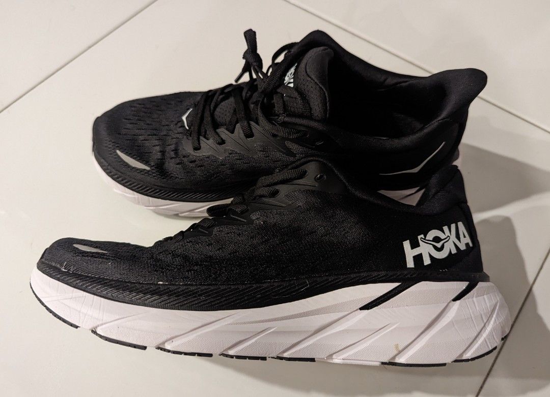 clifton 8 black white