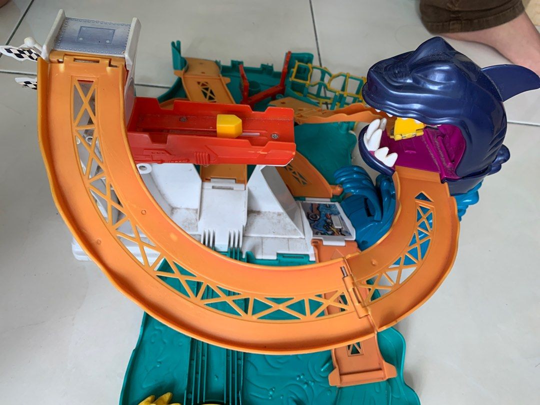 Hot wheels foldable track deals