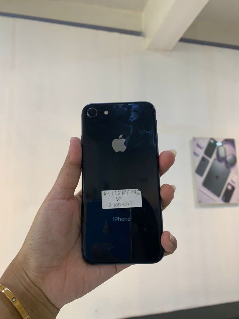 iPhone 8+ 64Gb Putih Smartfren Only Fullset Fungsi Aman - Handphone -  906652456