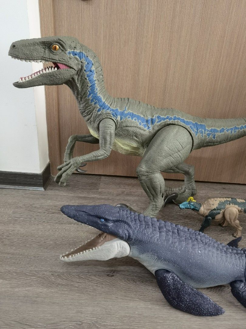 Super colossal top blue velociraptor