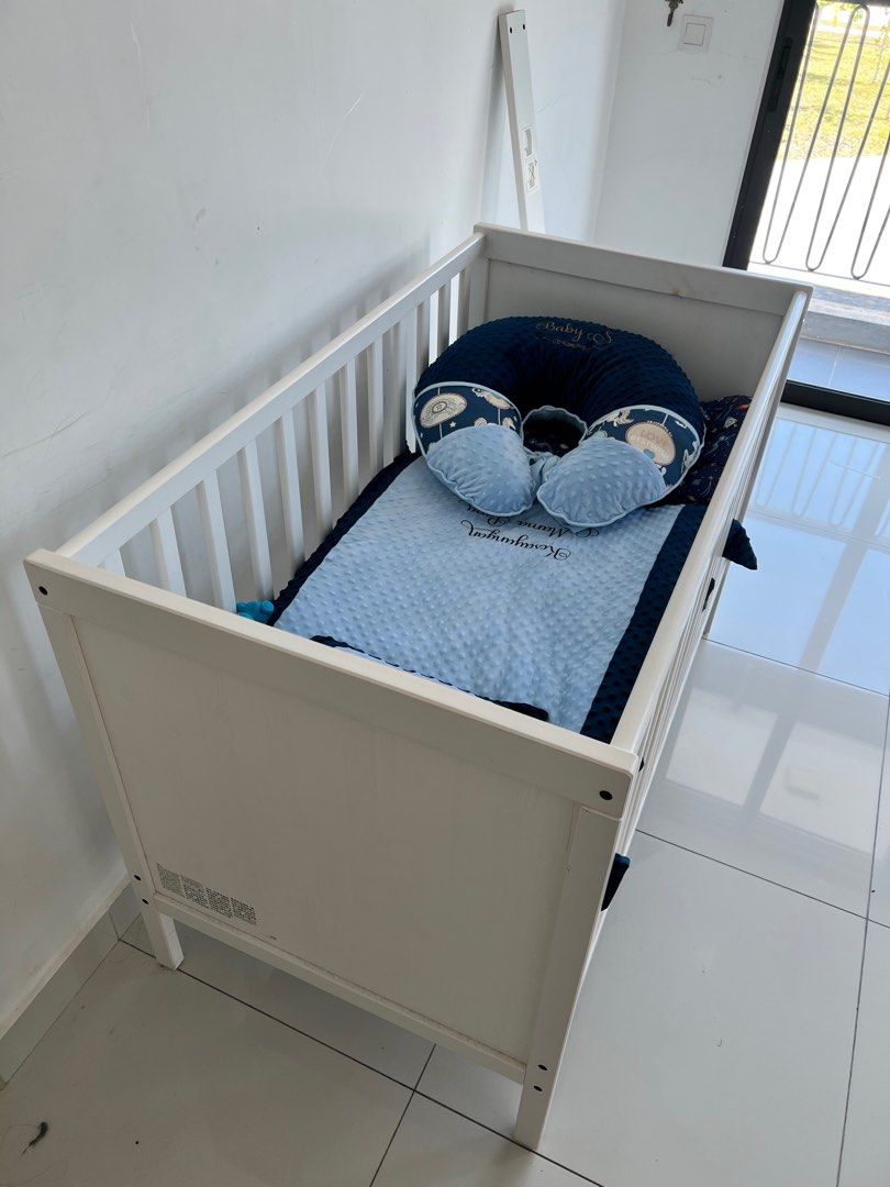 Ikea shop katil baby