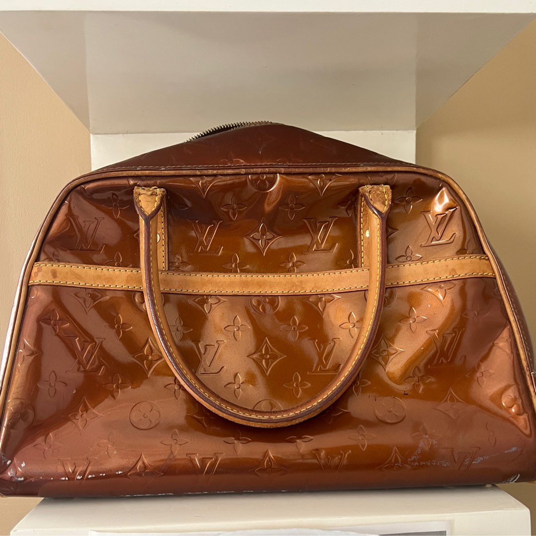 Louis Vuitton Vernis Malibu Street Shoulder Bag, Luxury, Bags & Wallets on  Carousell