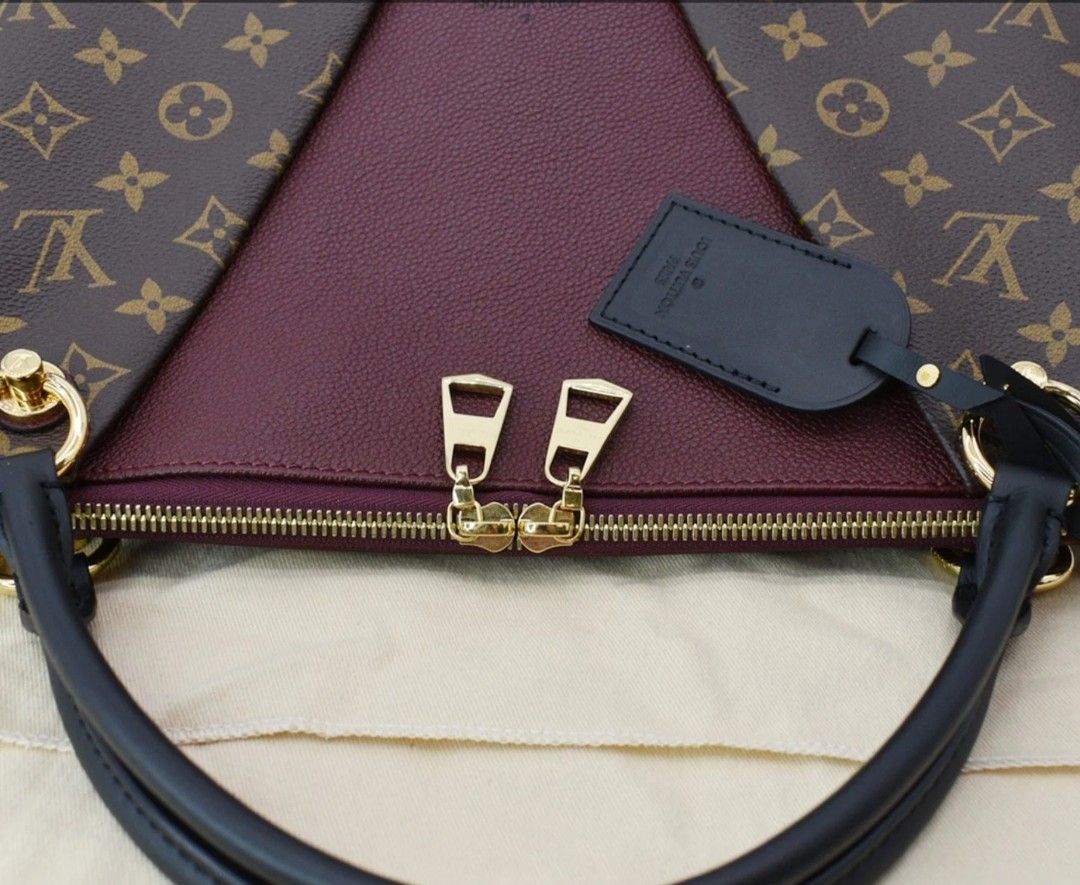 Louis Vuitton V Tote Bag Luxury Bags Wallets on Carousell