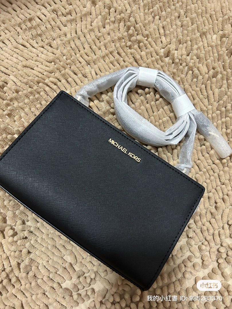 MICHAEL KORS Sheila Small Faux Saffiano Leather Crossbody Bag, Luxury, Bags  & Wallets on Carousell