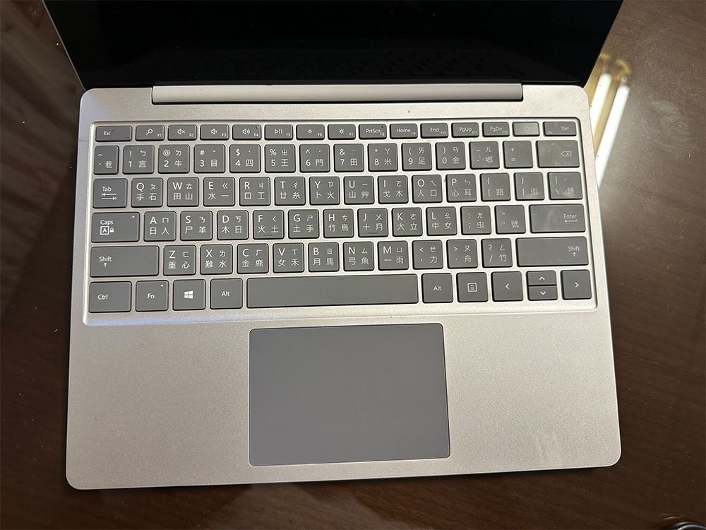 Microsoft Surface Laptop Go ：輕量的觸控螢幕筆記型電腦 二手9.5成新 使用次數不超過5次
