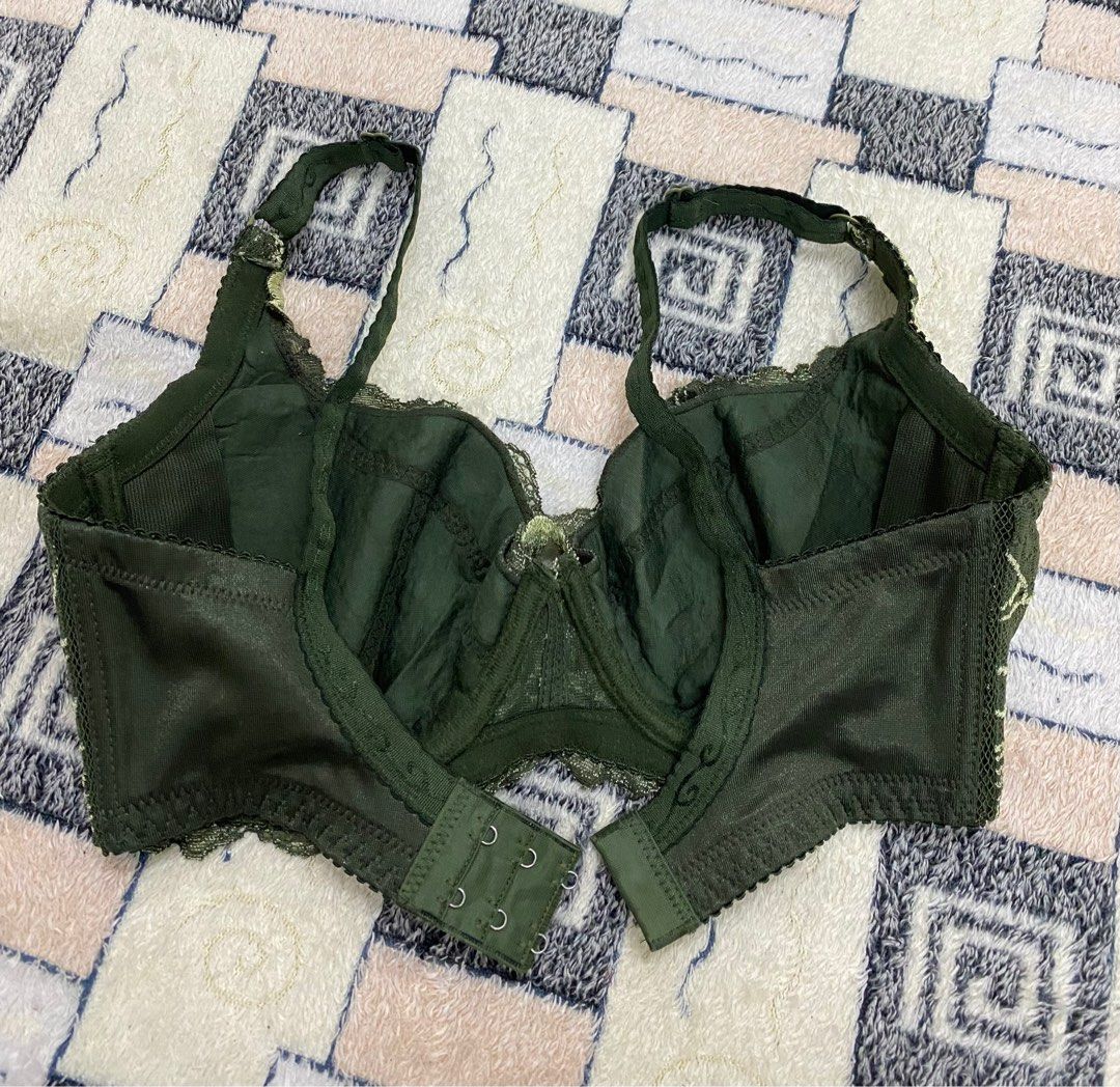 34b Army green bra, Women's Fashion, New Undergarments & Loungewear on  Carousell