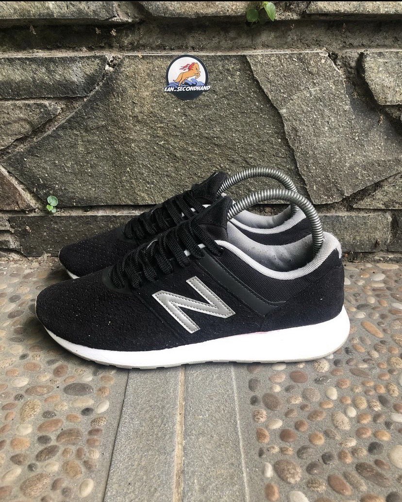 New Balance 24 Fesyen Pria Sepatu Sneakers di Carousell